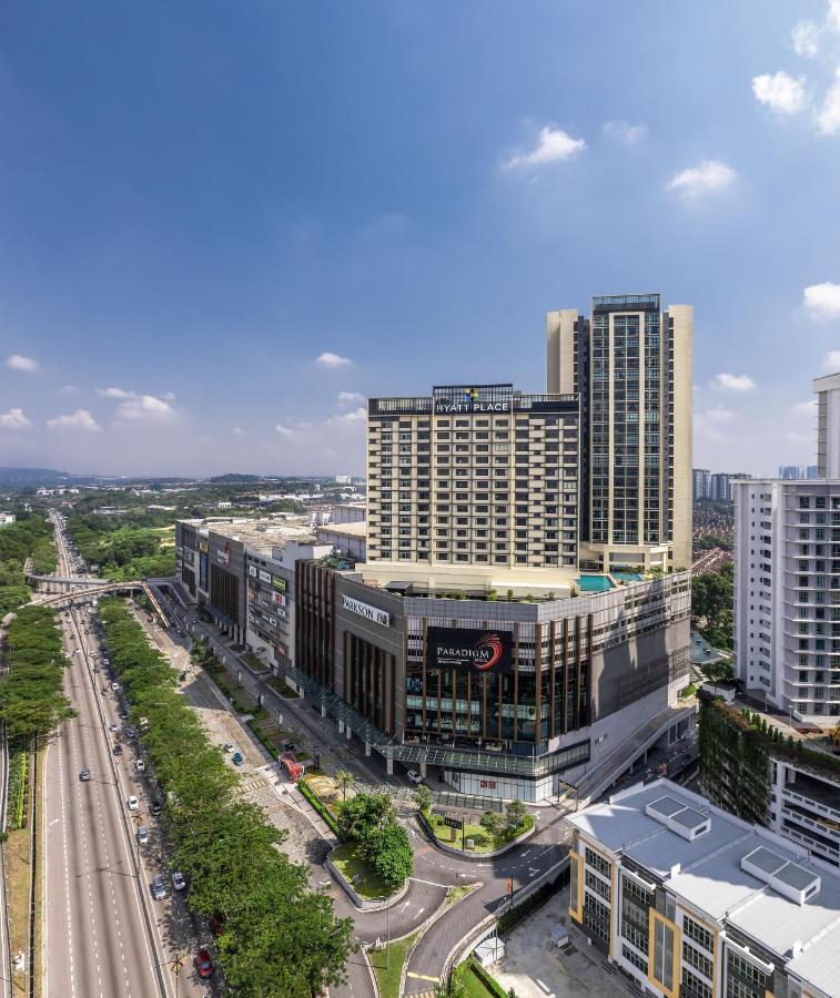 Hyatt Place Paradigm Mall 4*