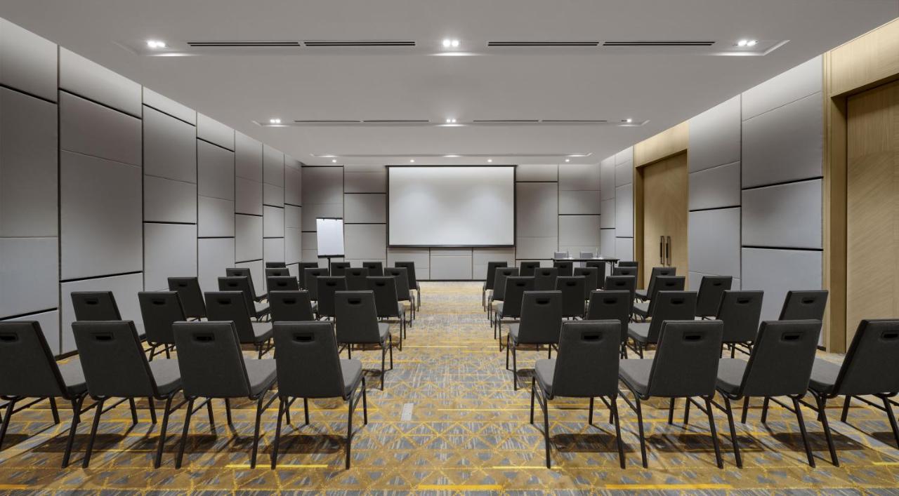 Hotel Hyatt Place Paradigm Mall 4*