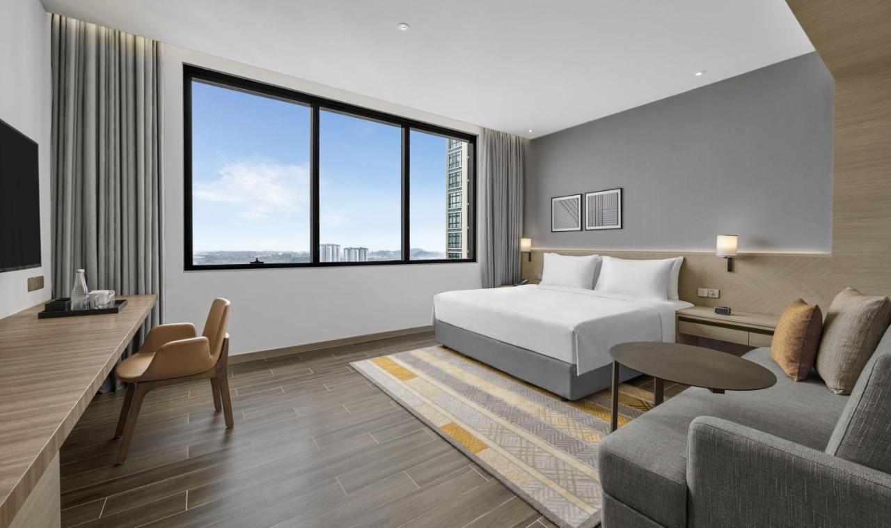 Hyatt Place Paradigm Mall Hotel 4*